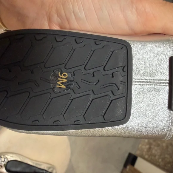 NEW Tory Burch Silver Ballet Flats Size 9 - Picture 7 of 9